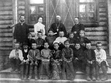 Группа учащихся с учителями Сережи Есенина. 1902 г.