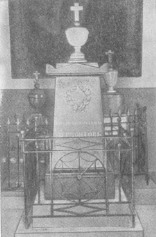 Надгробие на могиле Лермонтова в с. Лермонтово (б. Тарханы).