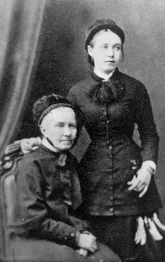 Екатерина Ивановна Елагина и Мария Васильевна Беэр. Из семейного архива Н. А. Беэра. 1880-е гг.
