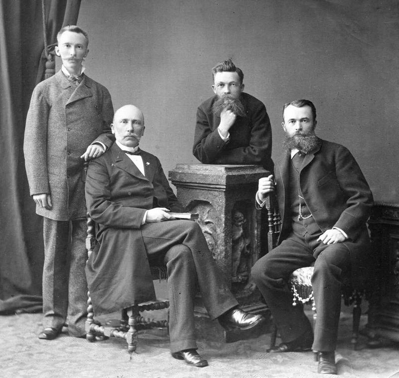 Сыновья К. И. Шлиппе. Слева направо: Густав, Владимир, Виктор, Александр. 1870-е гг.