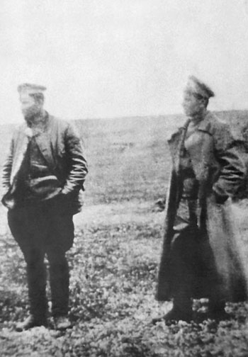 Ф. Г. Подтелков и М. В. Кривошлыков перед казнью через повешение. 1918 г.